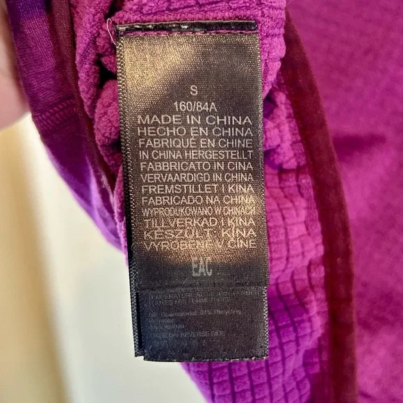 Marmot Women's Vibrant Purple Softshell Jacket Size S-Tiny hole in pics - Picture 9 of 9